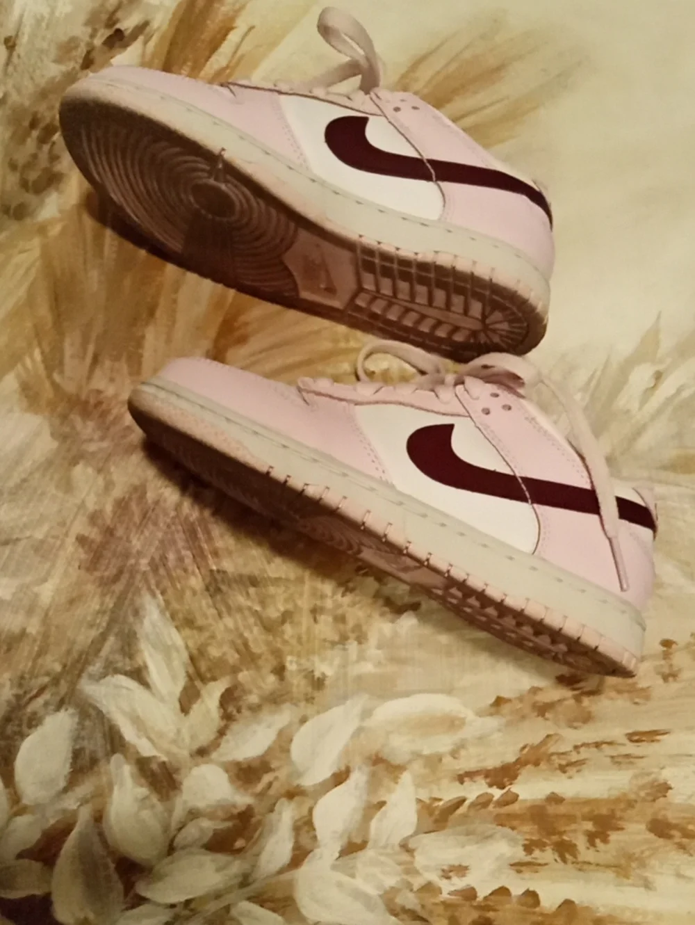 Girls Nikes Sz 1